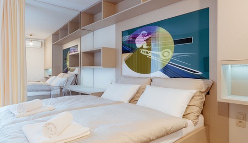Habitación superior con 1 cama doble o 2 individuales, cocina básica