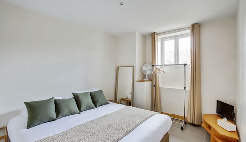 Habitación básica con 1 cama doble o 2 individuales