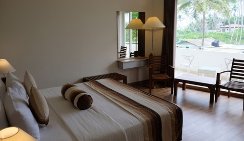 Deluxe Room with Partial Sea View