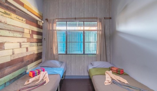 Habitación estándar con 2 camas individuales, baño compartido