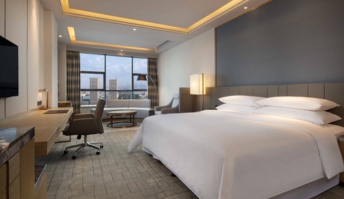 Habitación, 1 cama de matrimonio grande, vistas a la ciudad