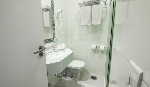 Habitación Confort con 1 cama doble o 2 individuales, balcón