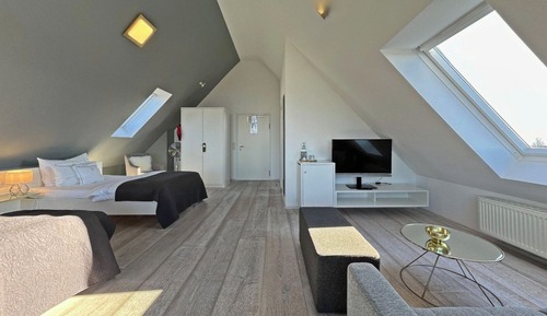 Junior-Studiosuite mit Balkon und Seeblick