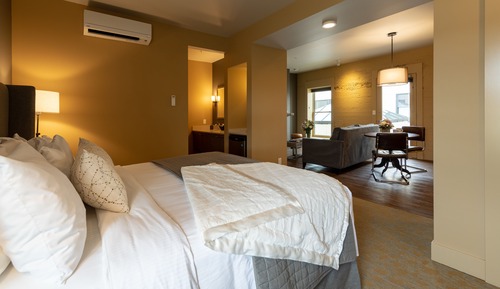 Suite estudio, 1 cama de matrimonio grande con sofá cama, cocina básica, en la zona del patio