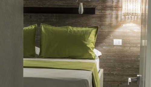 Habitación superior con 1 cama doble o 2 individuales, vistas a la ciudad