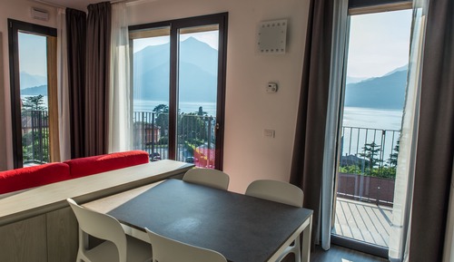 Estudio, balcón, vistas al lago