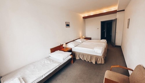 Habitación triple, balcón, vistas al parque (with Extrabed)