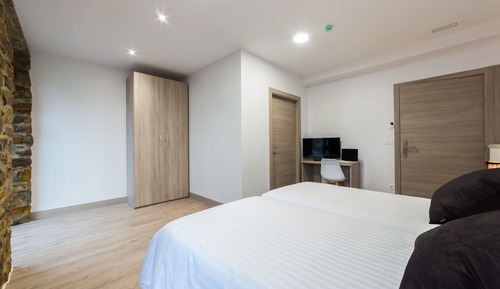 Habitación triple, balcón (102)