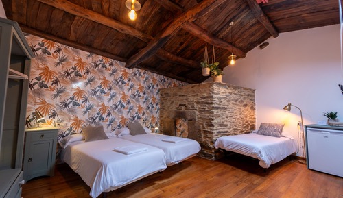 Habitación con 2 camas individuales, 3 camas individuales (1. Pedrafita do Cebreiro)
