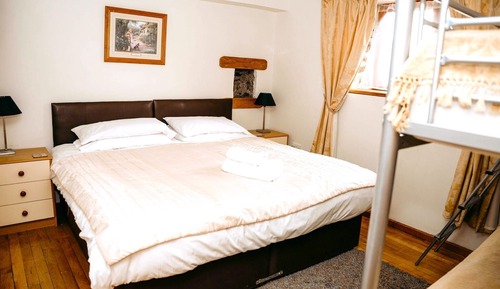 Casa de campo superior, accesible para personas con discapacidad, baño privado (The Stables)