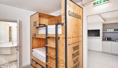 Bed in mixed dormitory with 10 beds