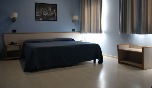 Habitación estándar con 1 cama doble o 2 individuales