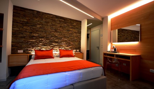 Habitación superior con 1 cama doble o 2 individuales, vistas a la montaña