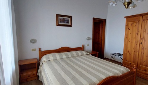 Habitación estándar con 1 cama doble o 2 individuales