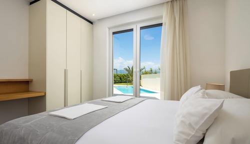 Apartamento, 2 habitaciones, piscina privada, frente a la playa