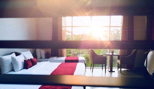 Suite superior, varias camas, balcón, vistas al lago