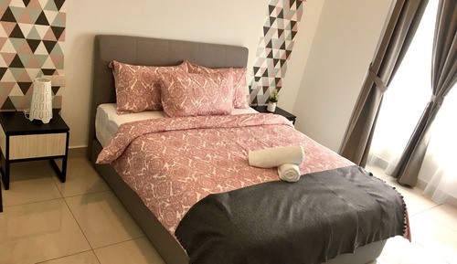 Apartamento familiar, 3 habitaciones, balcón, vistas a la ciudad