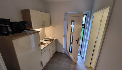 Apartamento básico, cocina básica, en la zona del jardín