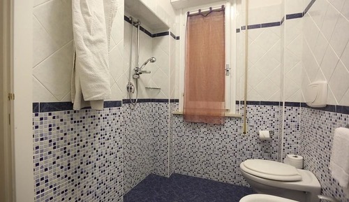 Habitación triple, balcón