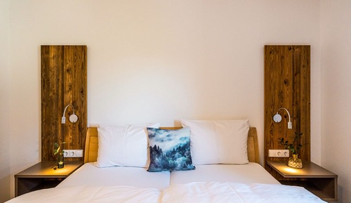 Room. Lake. Side