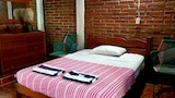 Single Bed, Women only, Shared Bathroom (Lupita)