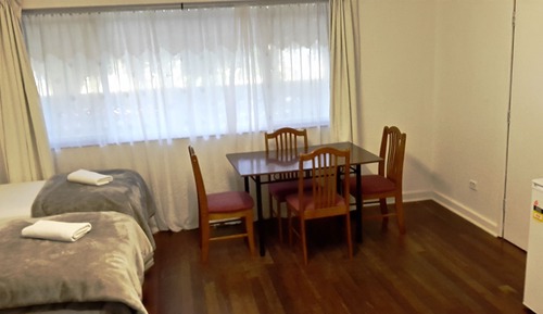 Habitación Deluxe, varias camas, frigorífico y microondas