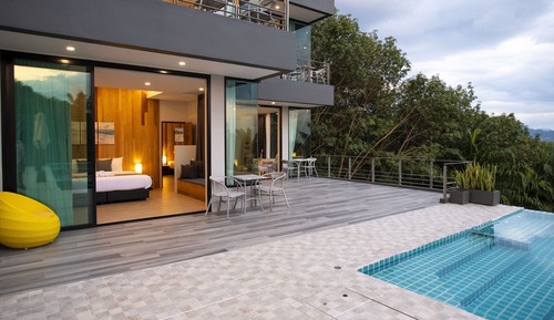Habitación Deluxe, acceso a la piscina
