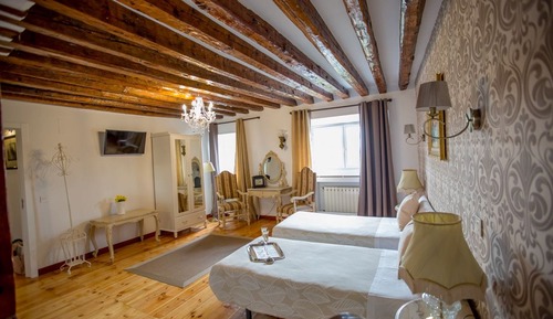 Habitación con 2 camas individuales, vistas a la ciudad