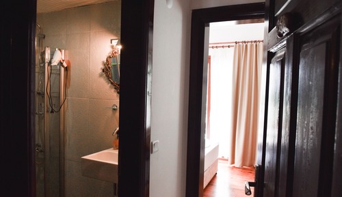 Habitación estándar con 2 camas individuales, balcón