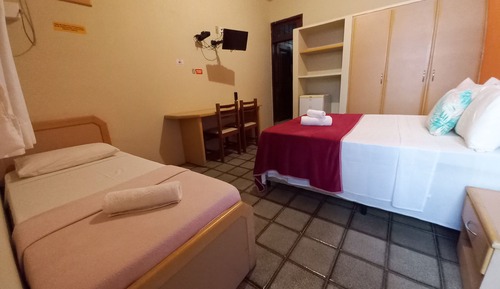 Habitación triple económica, varias camas