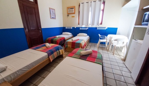 Habitación cuádruple económica, varias camas