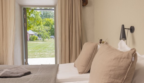 Habitación clásica doble, 1 cama de matrimonio, baño privado, junto a la piscina
