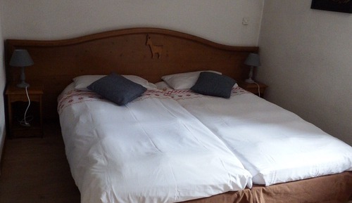 Habitación con 2 camas individuales