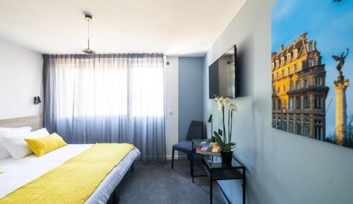 Habitación Confort con 1 cama doble o 2 individuales, cocina básica