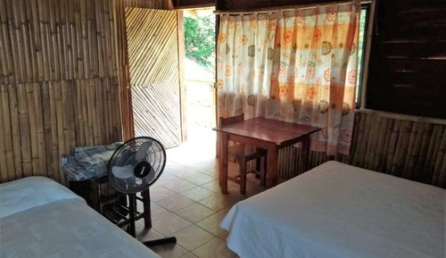 Habitación triple, varias camas