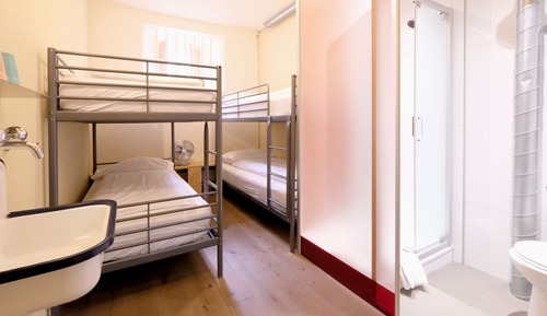 Dormitorio compartido, solo para mujeres