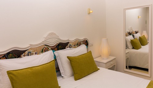 Habitación con 1 cama doble o 2 individuales, en la zona del jardín