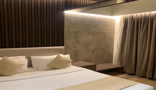 Deluxe Room Stable Facing
