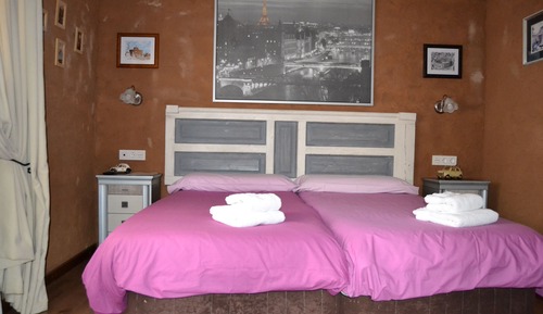 Habitación con 1 cama doble o 2 individuales, vistas a la montaña