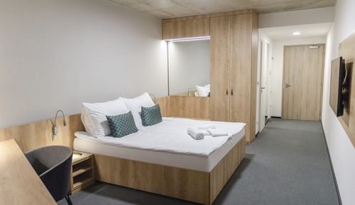 Habitación estándar con 1 cama doble o 2 individuales
