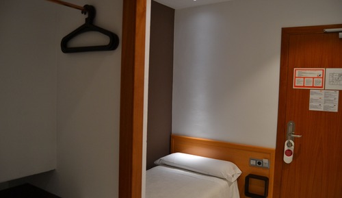 Habitación individual, baño privado (Single bed)