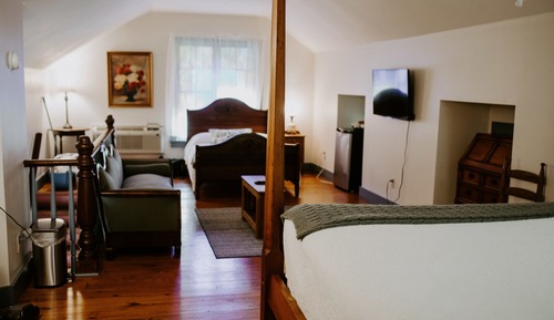 Loft tradicional, varias camas, frigorífico y microondas
