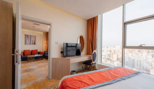 Suite junior, cocina básica, vistas a la ciudad
