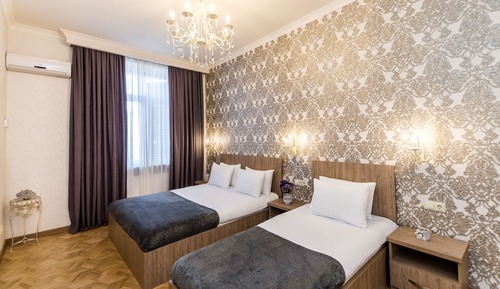 Apartamento Royal, 4 habitaciones, balcón, vistas a la ciudad