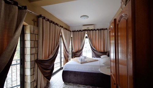 Habitación doble, balcón, vistas parciales al mar