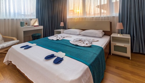 Habitación cuádruple panorámica, 1 cama de matrimonio, no fumadores, mirando al mar