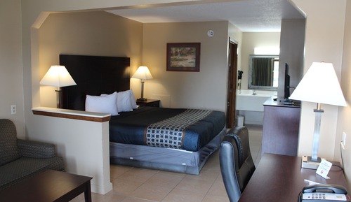 Habitación Deluxe, 1 cama de matrimonio grande, frigorífico y microondas, junto a la piscina