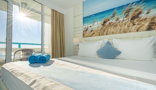 Habitación estándar doble, 1 cama de matrimonio grande, vistas al mar