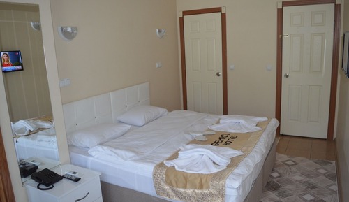 Habitación estándar con 1 cama doble o 2 individuales, vistas a la ciudad