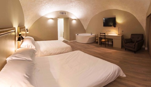 SUITE WITH DOUBLE QUEEN BED